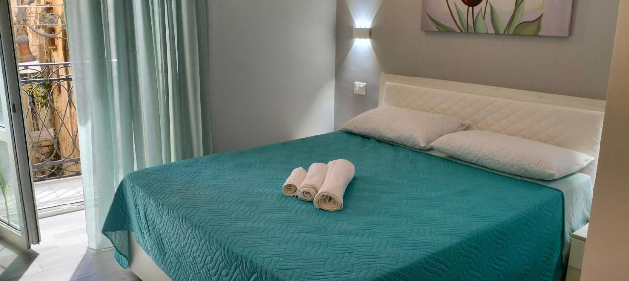 Le Vie Del Centro Bed & Breakfast Шака Екстериор снимка