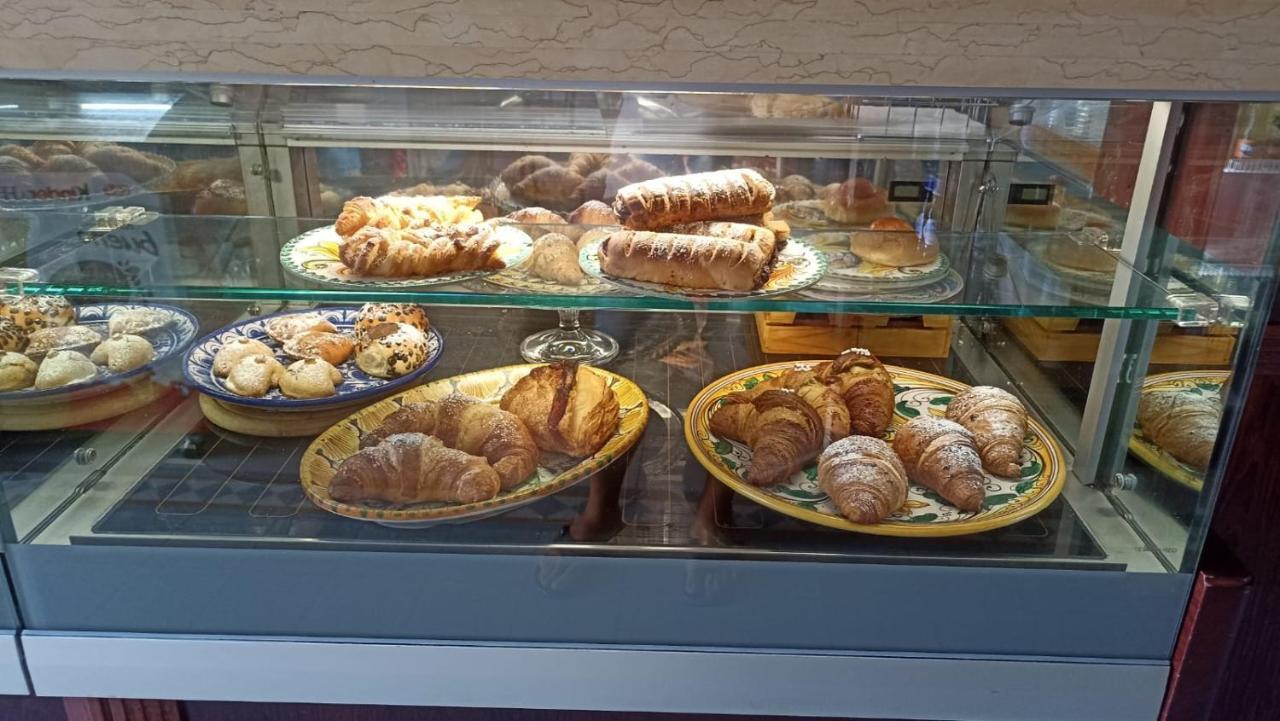 Le Vie Del Centro Bed & Breakfast Шака Екстериор снимка